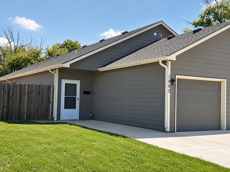 1802 S Bonn Ave — Photo 2