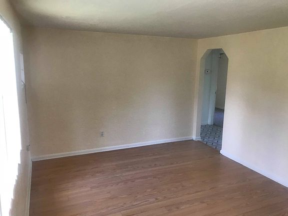 Living room, alt view