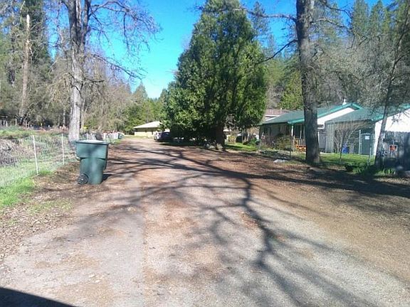 Exterior Neighborhood (street photo)