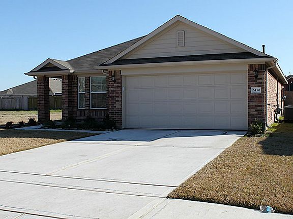 Spacious Drive Way!