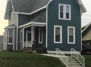 914 S 11th St, Manitowoc, WI 54220