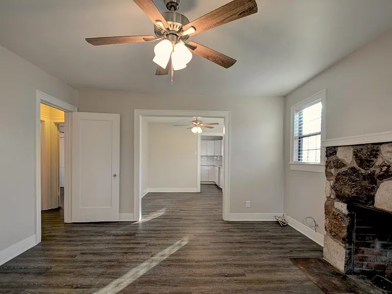 1707B E Main St — Photo 5
