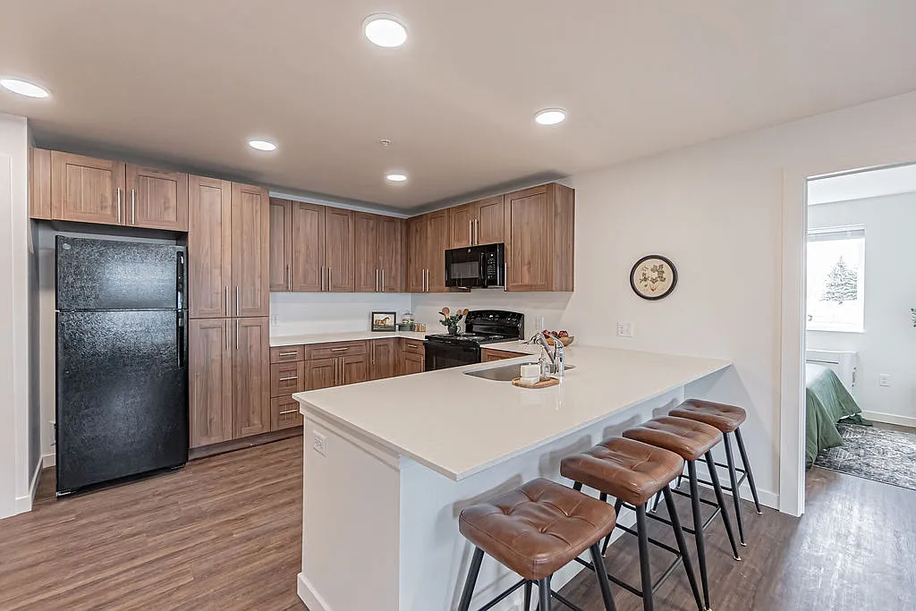 Black Feather Apartments — Photo 3