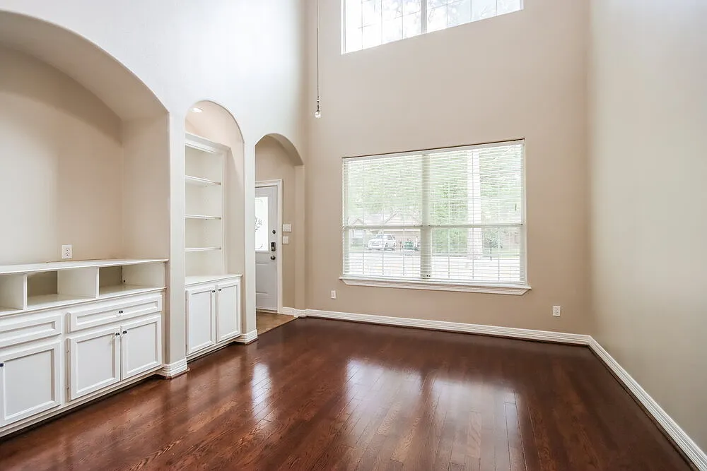 5 bed, 3.5 bath, 2283 sqft, $2,395 — Photo 4