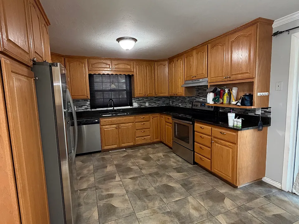 407 W 11th St