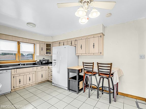 4th image of 5329 Oak Center Dr