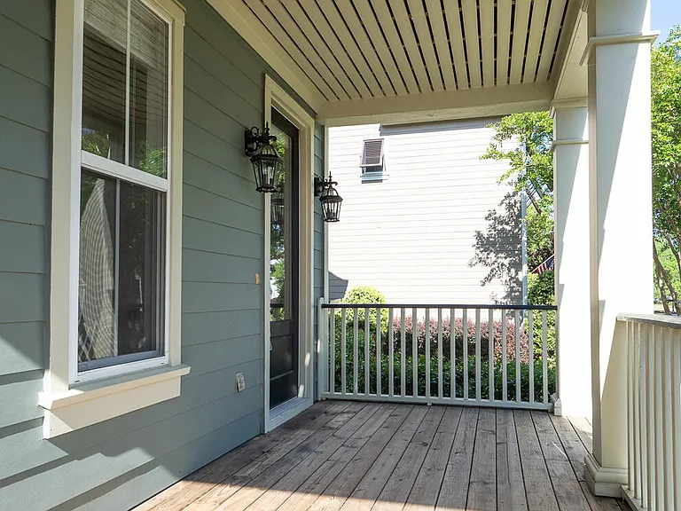 3040 Treadwell St — Photo 2