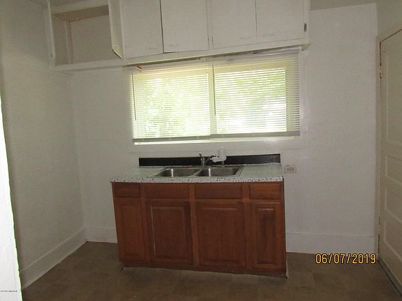 3rd image of 1065 Superior St