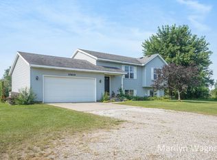 10614 Country Air Dr NE, Rockford, MI 49341