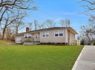 8 Sayville Rd, Sound Beach, NY 11789