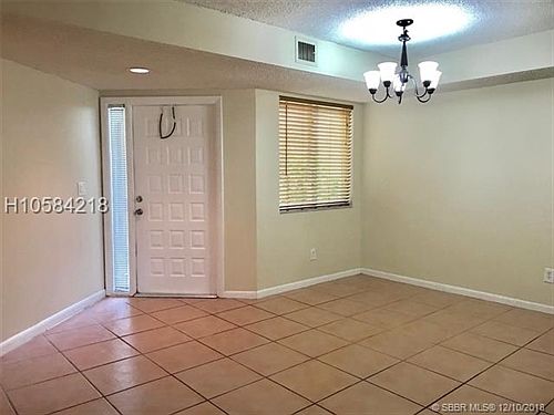 4th image of 988 NW 93rd Ave