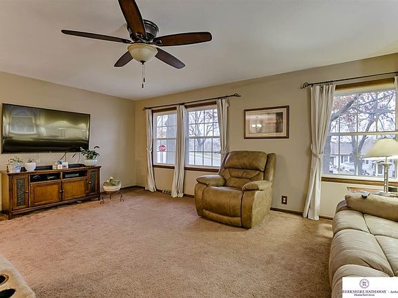 3rd image of 8454 Lakeview Dr