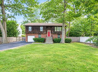 39 Pond Path, Lake Grove, NY 11755