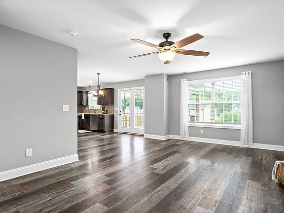 5th image of 465 Woodtrace Dr