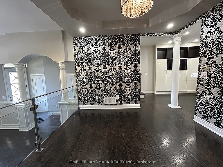 3484 Eglinton Ave W — Photo 10