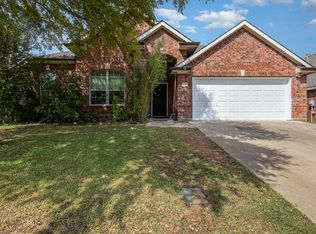 601 Valencia Dr, Arlington, TX 76002