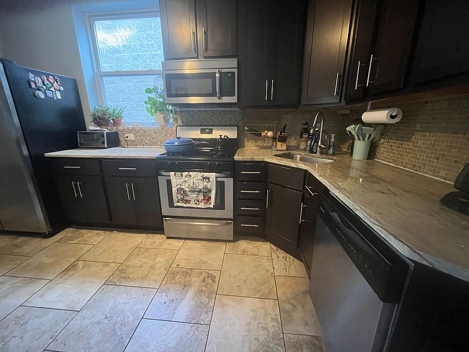 1st image of 2955 N Fairfield Ave #2