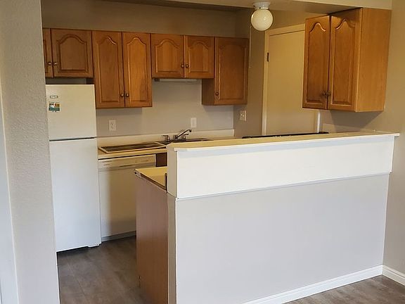 4th image of 553 N Monterey Dr #591