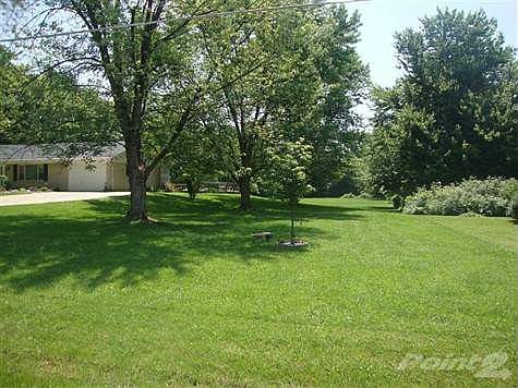 Hard to believe this private setting is just 5 quick minutes to grocery shopping I-275 and all the thing that make living in Hebron so convenient!