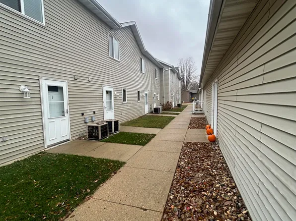 26 Westview Dr APT 5, Milford, IA 51351