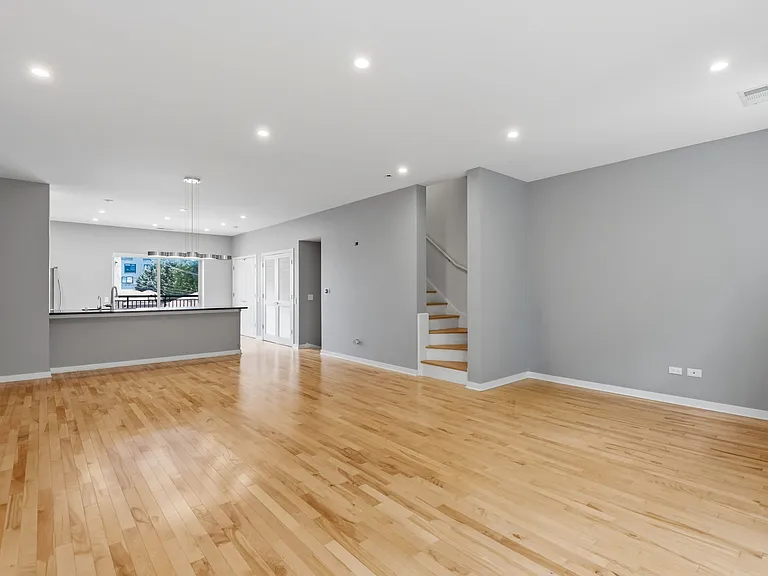 1214 W Grenshaw St — Photo 10