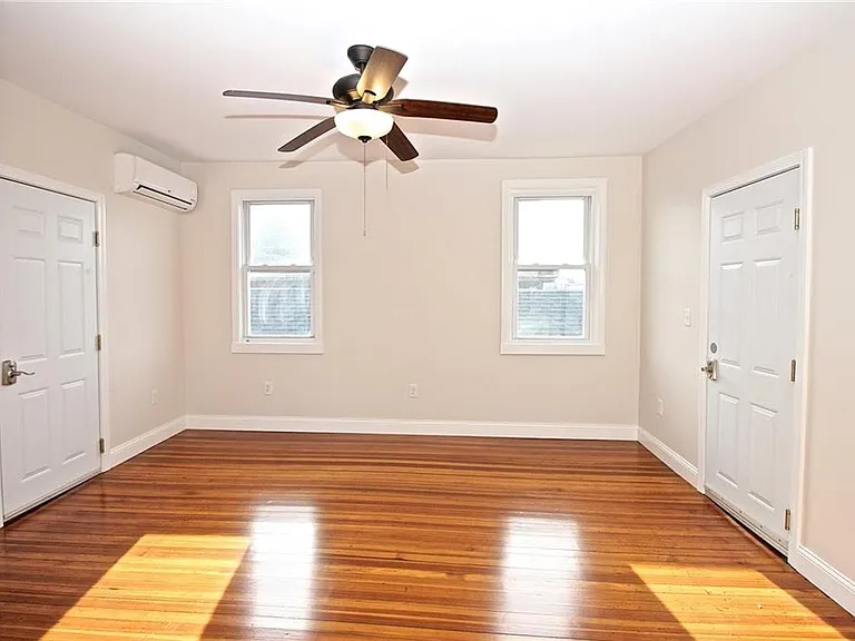 668 Thames St #2 — Photo 32