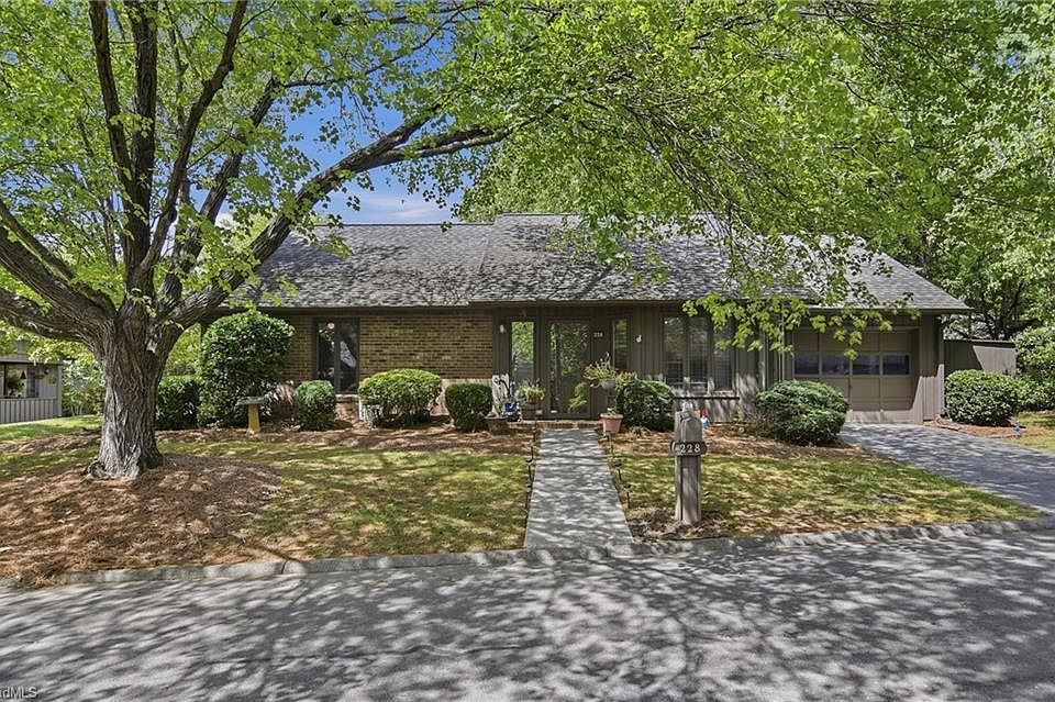 1st image of 228 Barrington Pl