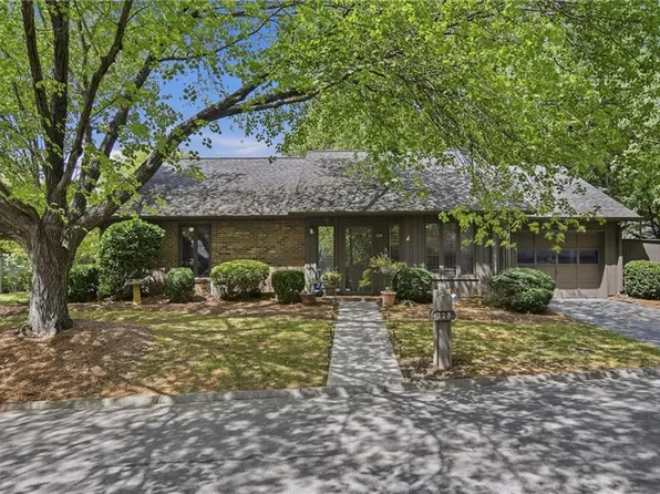 228 Barrington Pl, Winston Salem, NC 27104