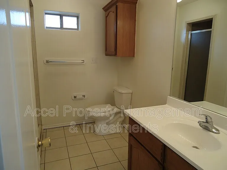 1803 S Ironwood St #4 — Photo 8