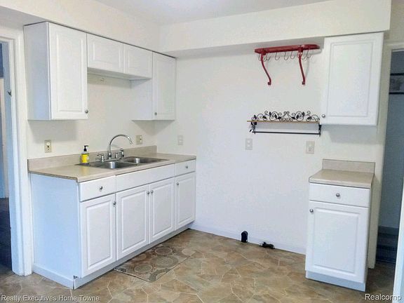 4th image of 1101 Ward St
