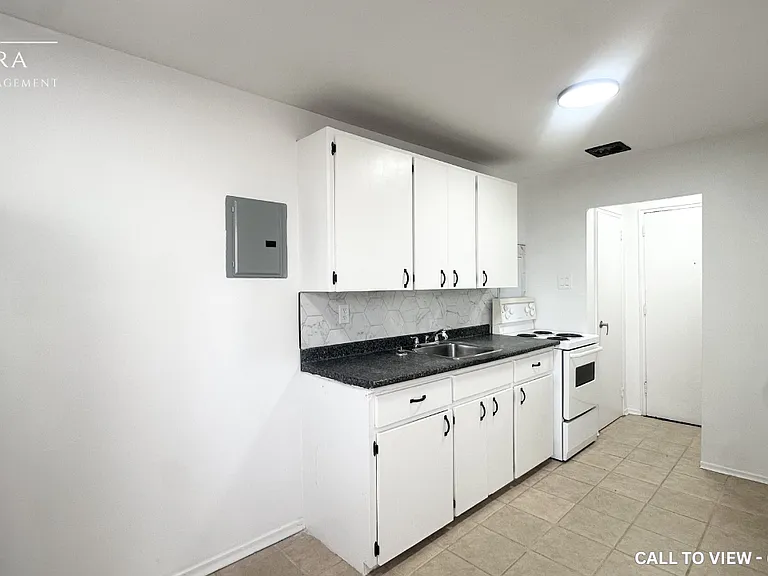 1459 Trafalgar St #306 — Photo 3