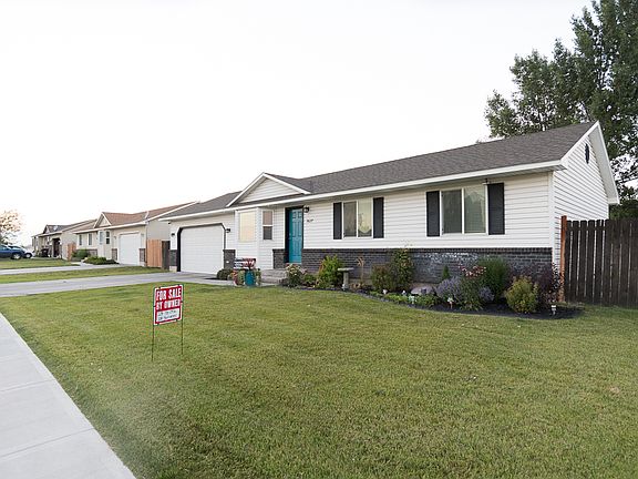 2nd image of 3627 E Lorna Ave