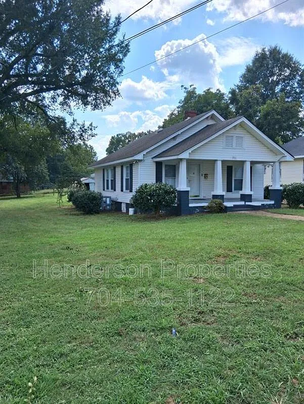 2 bed, 1.0 bath, 840 sqft, $1,600 — Photo 2