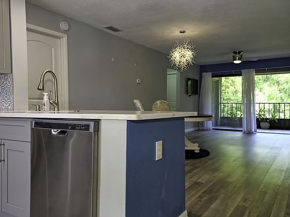 4th image of 6134 Burnside Cir #E201
