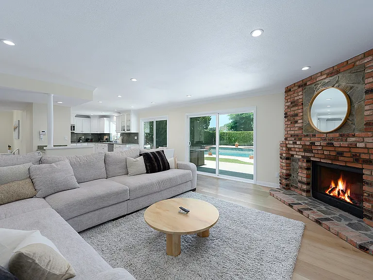 5557 Adelina Ct — Photo 16
