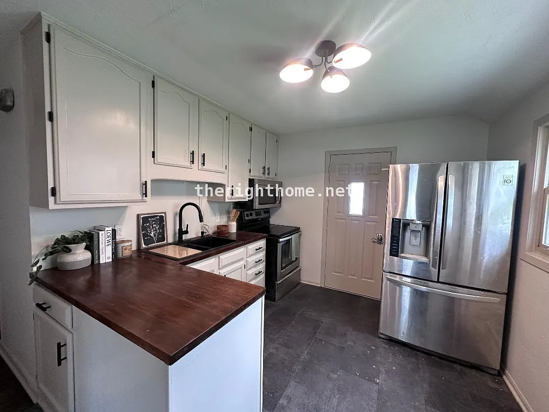 3 bed, 1.5 bath, 1972 sqft, $1,650 — Photo 3