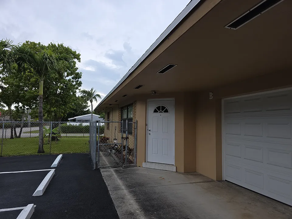 1200 NW 2nd Ave #B