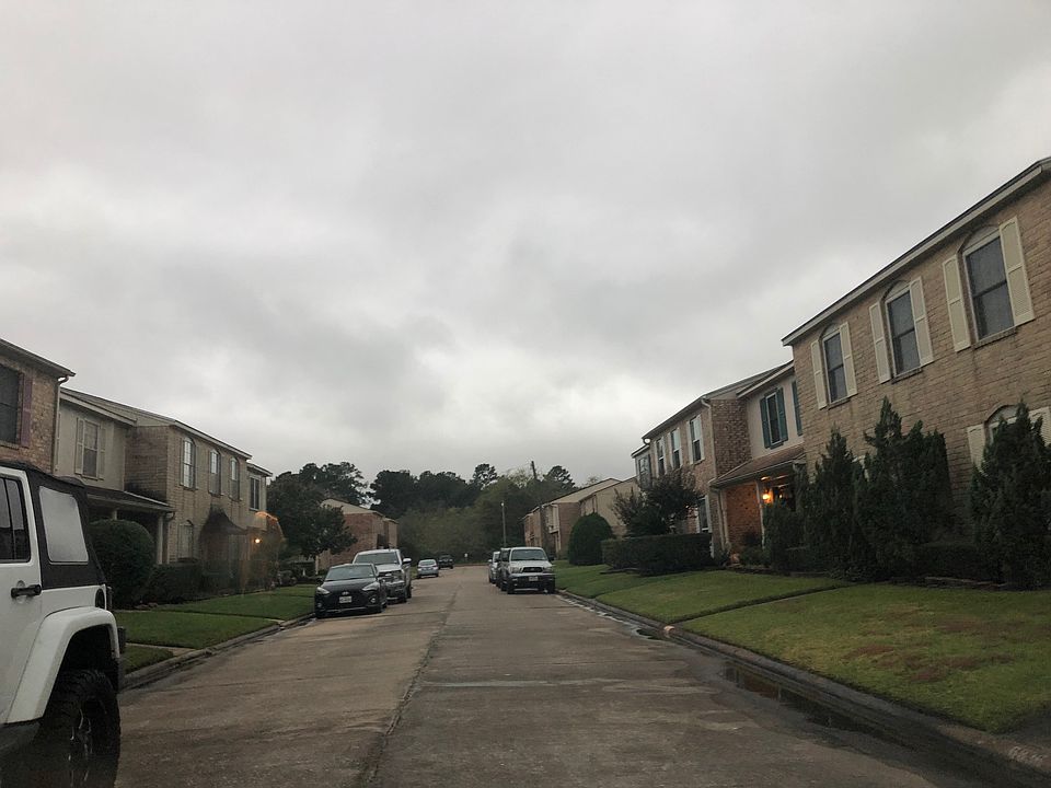 Exterior Neighborhood (street photo)
