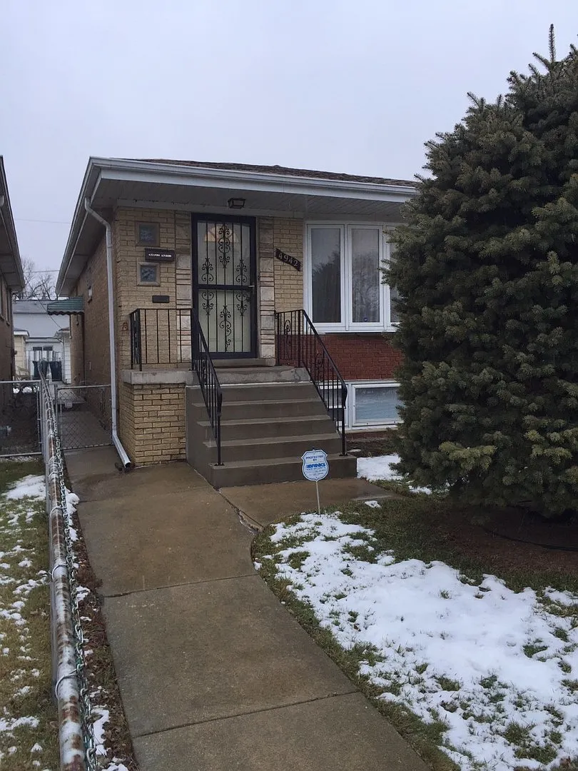 4942 S Latrobe Ave photo 1