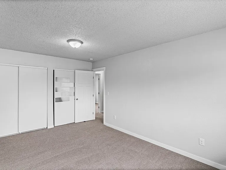 470 Dailey Ave — Photo 20