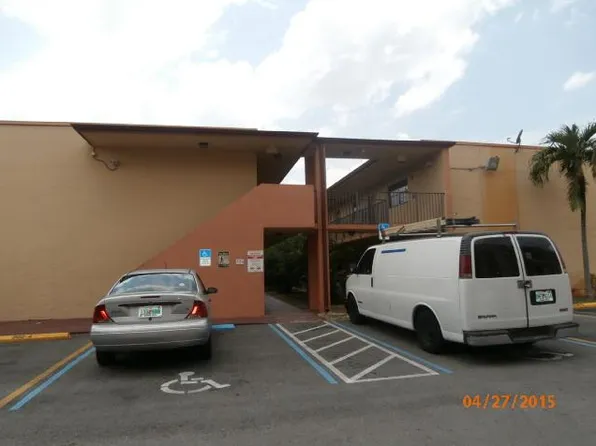325 W 68th St APT 204, Hialeah, FL 33014