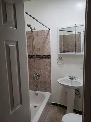 Rented by Skyline Realty LLC II | media 18