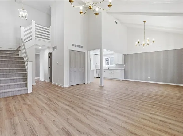 6507 Goodman Dr, Overland Park, KS 66202