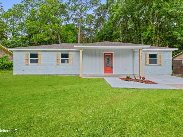 2853 W Park Dr, Gautier, MS 39553