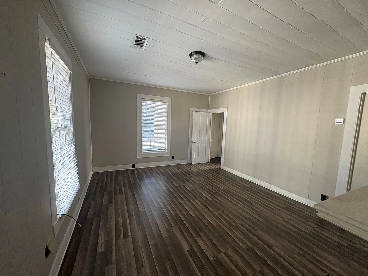 Building Photo - 1020 Adams St #3