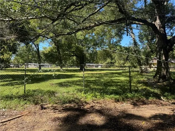 Royal Dr, Alexandria, LA 71302