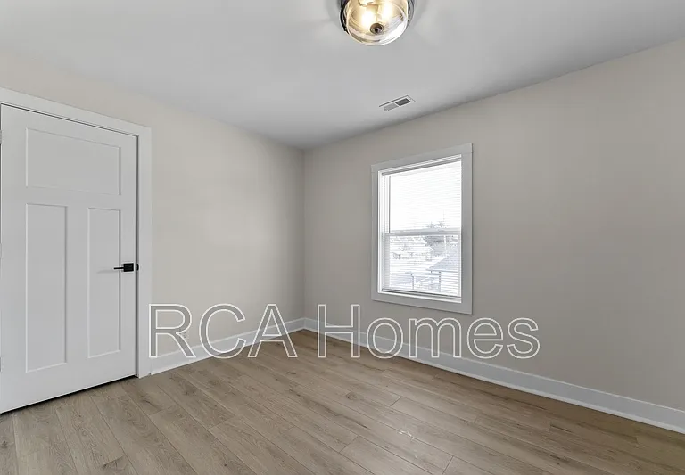2903 E Michigan St — Photo 11