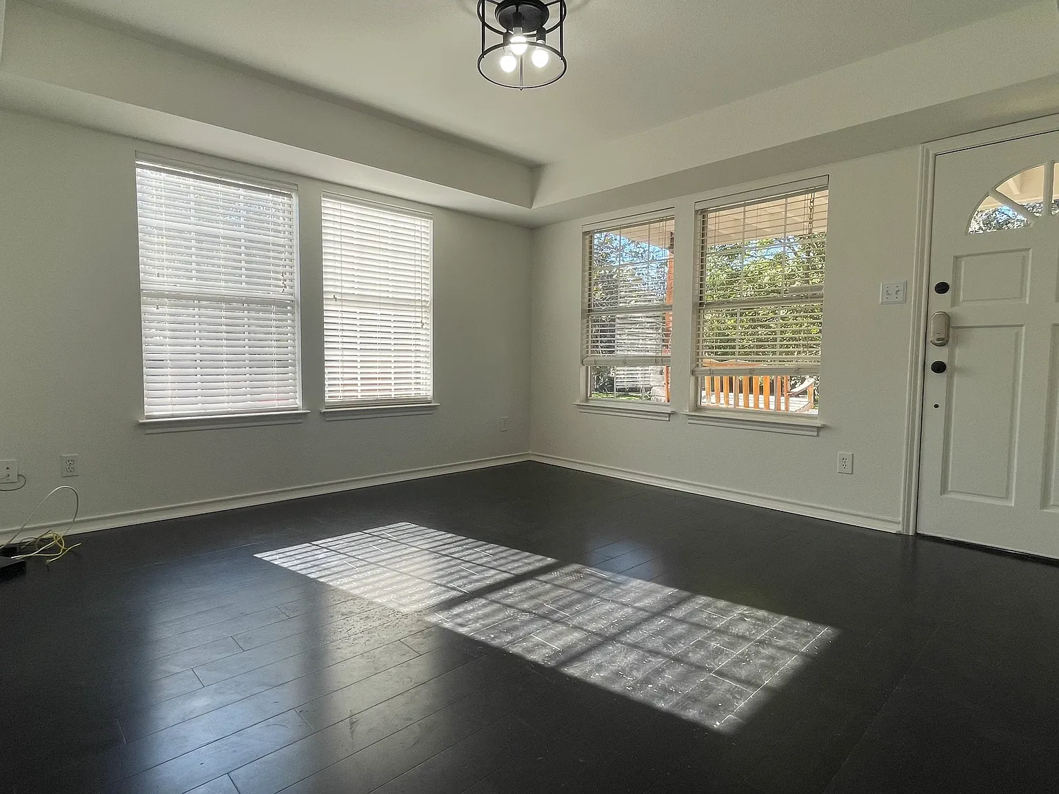 3 bed, 2528 sqft, $3,600 — Photo 4