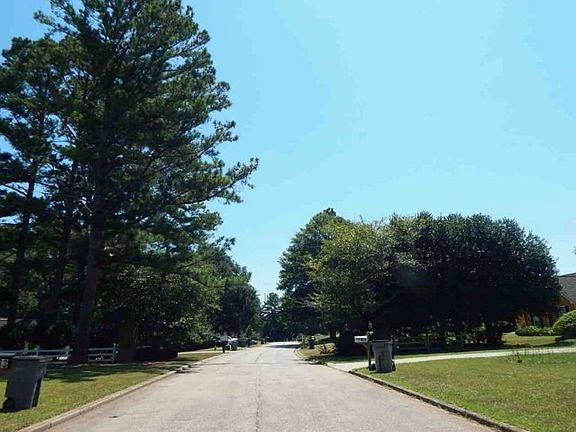 Exterior Neighborhood (street photo)