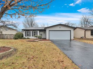 926 Valley View Trl, Carol Stream, IL 60188
